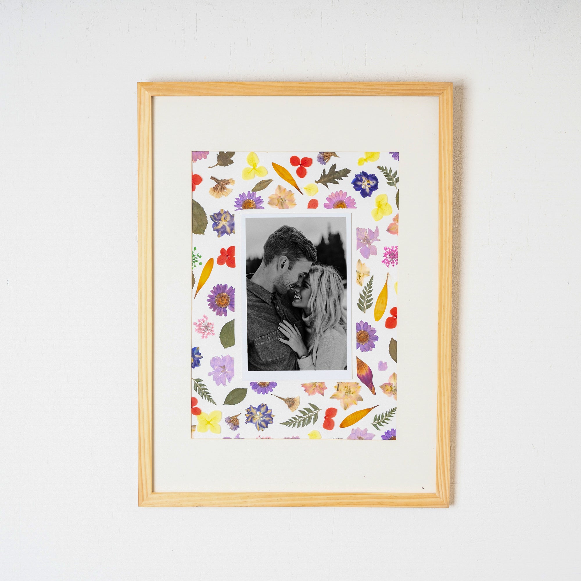 Couple Pressed Floral Photo Frame – Handmade Botanical Keepsake for Weddings