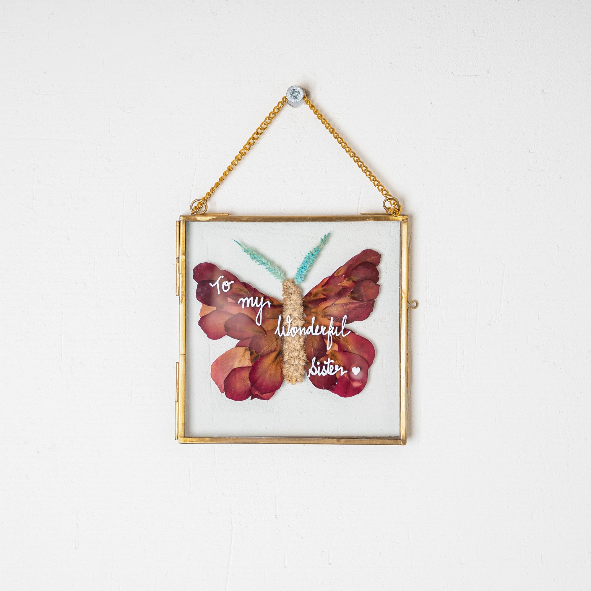 Vintage Butterfly Pressed Flower Frame – Handmade Botanical Wall Art for Home & Gifts