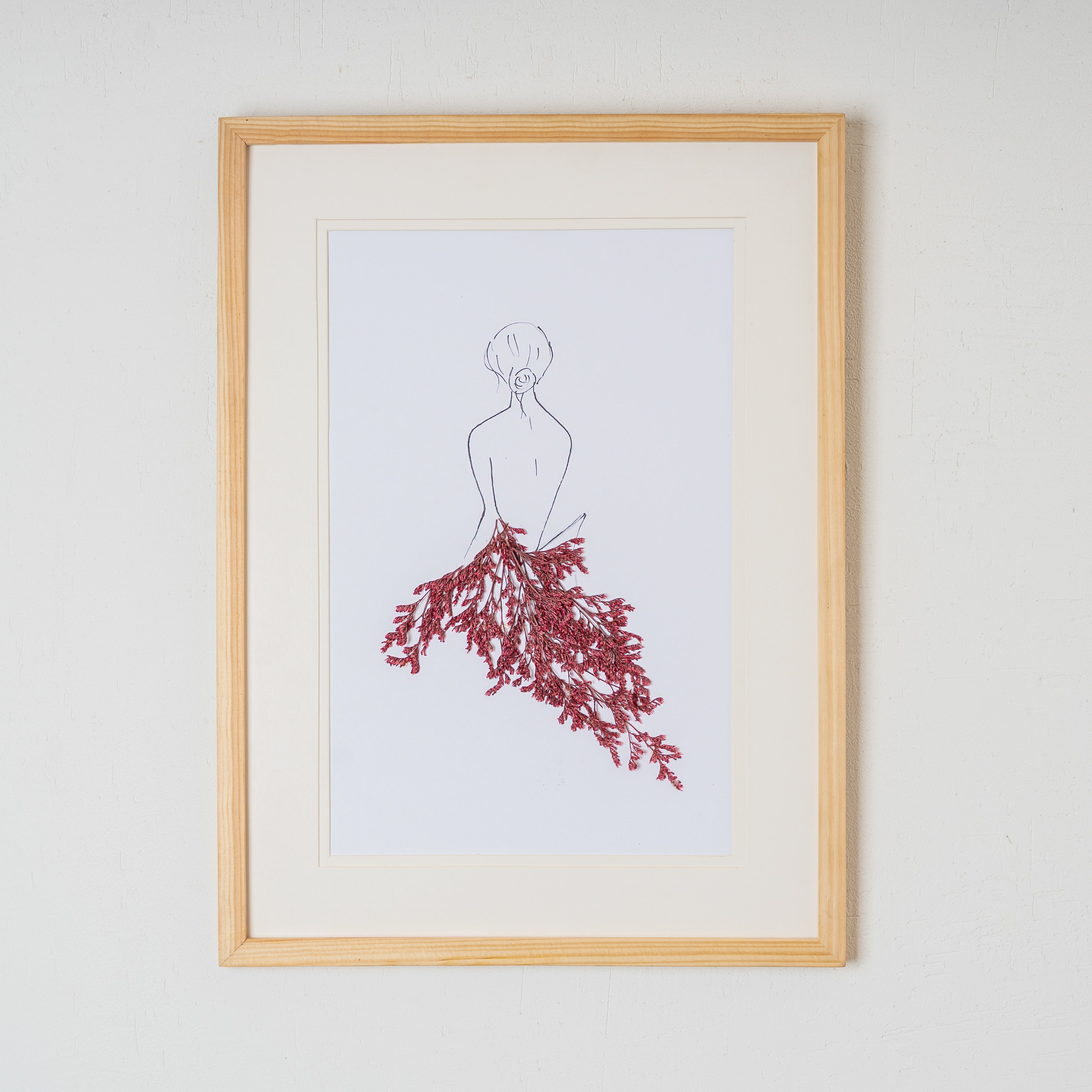 Girl in Dried Flower Pressed Art Frame – Artistic Botanical Wall Décor & Gift