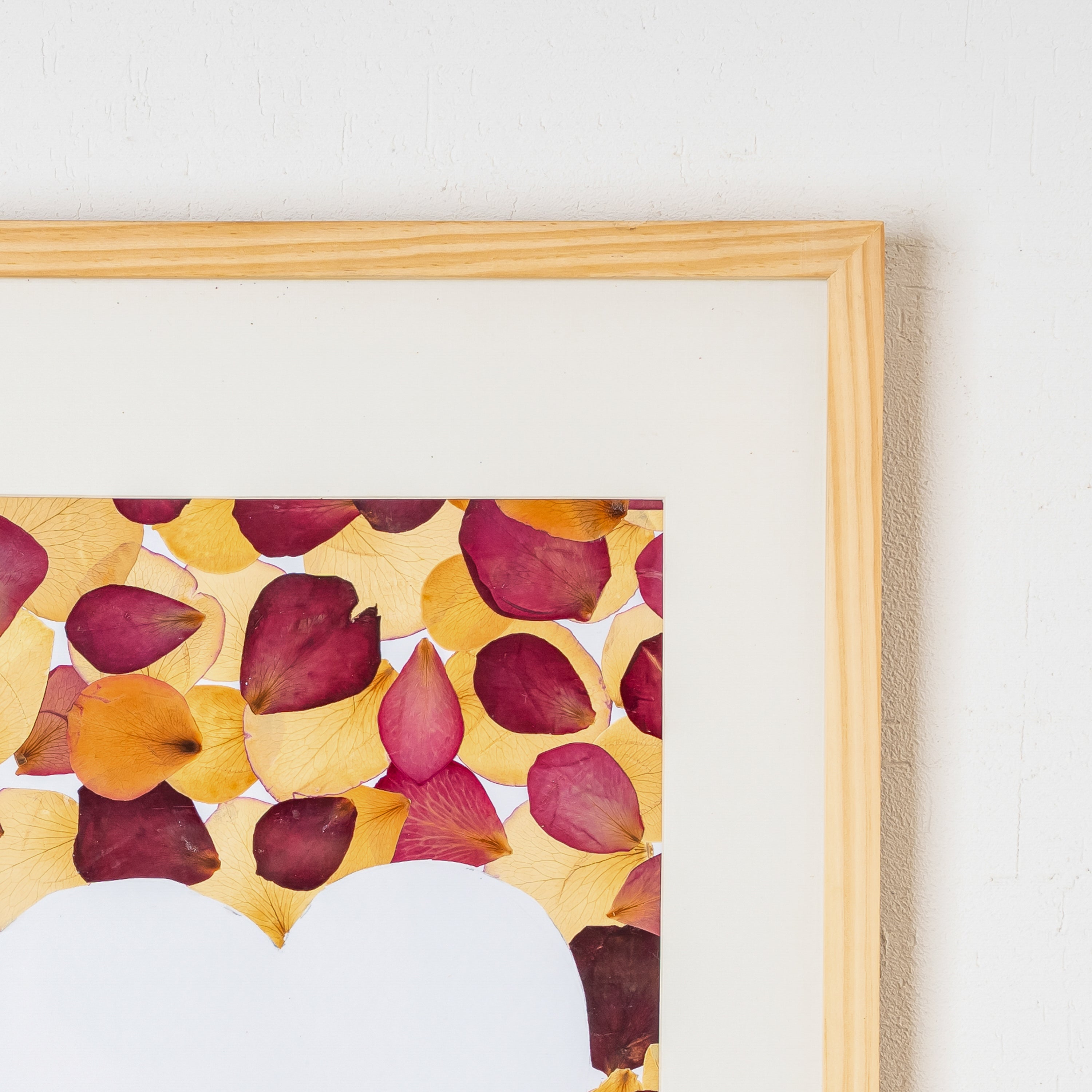 Heart-Shaped Rose Petal Pressed Flower Frame – Handmade Botanical Gift for Valentine’s & Anniversaries