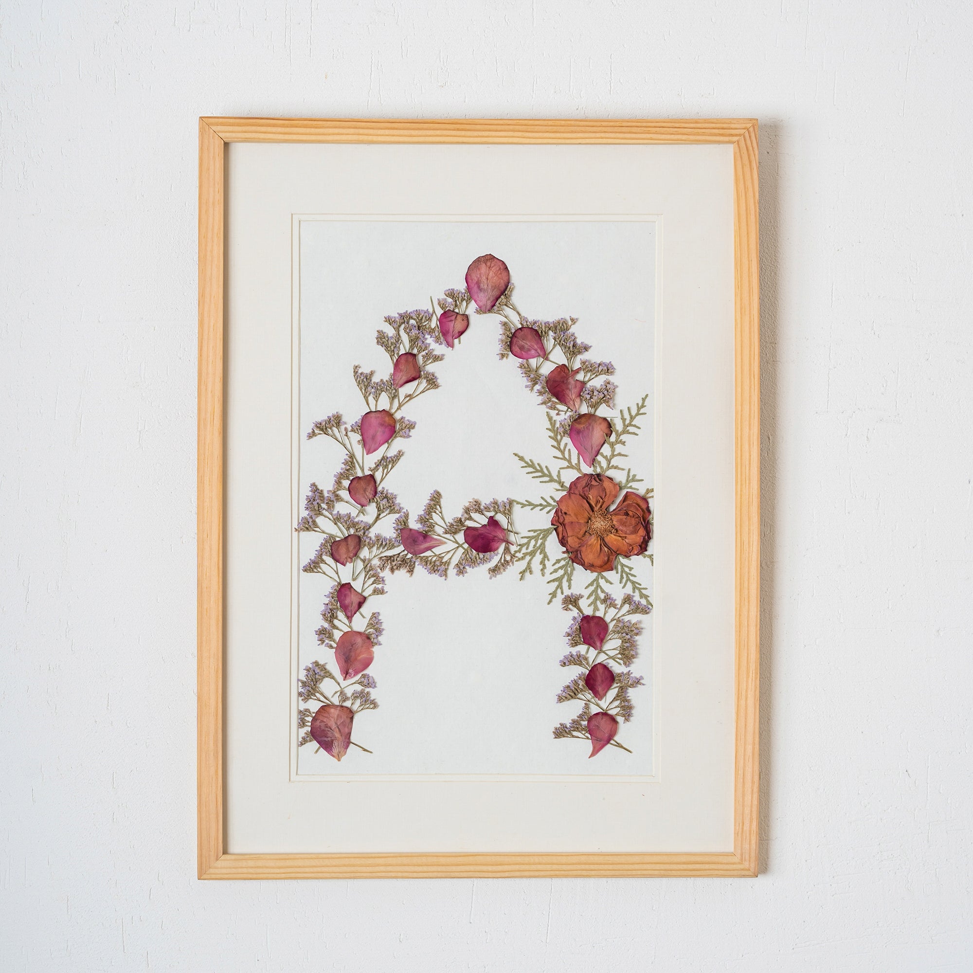 Personalised Initial Pressed Flower Frame – Custom Botanical Gift for Weddings & Anniversaries