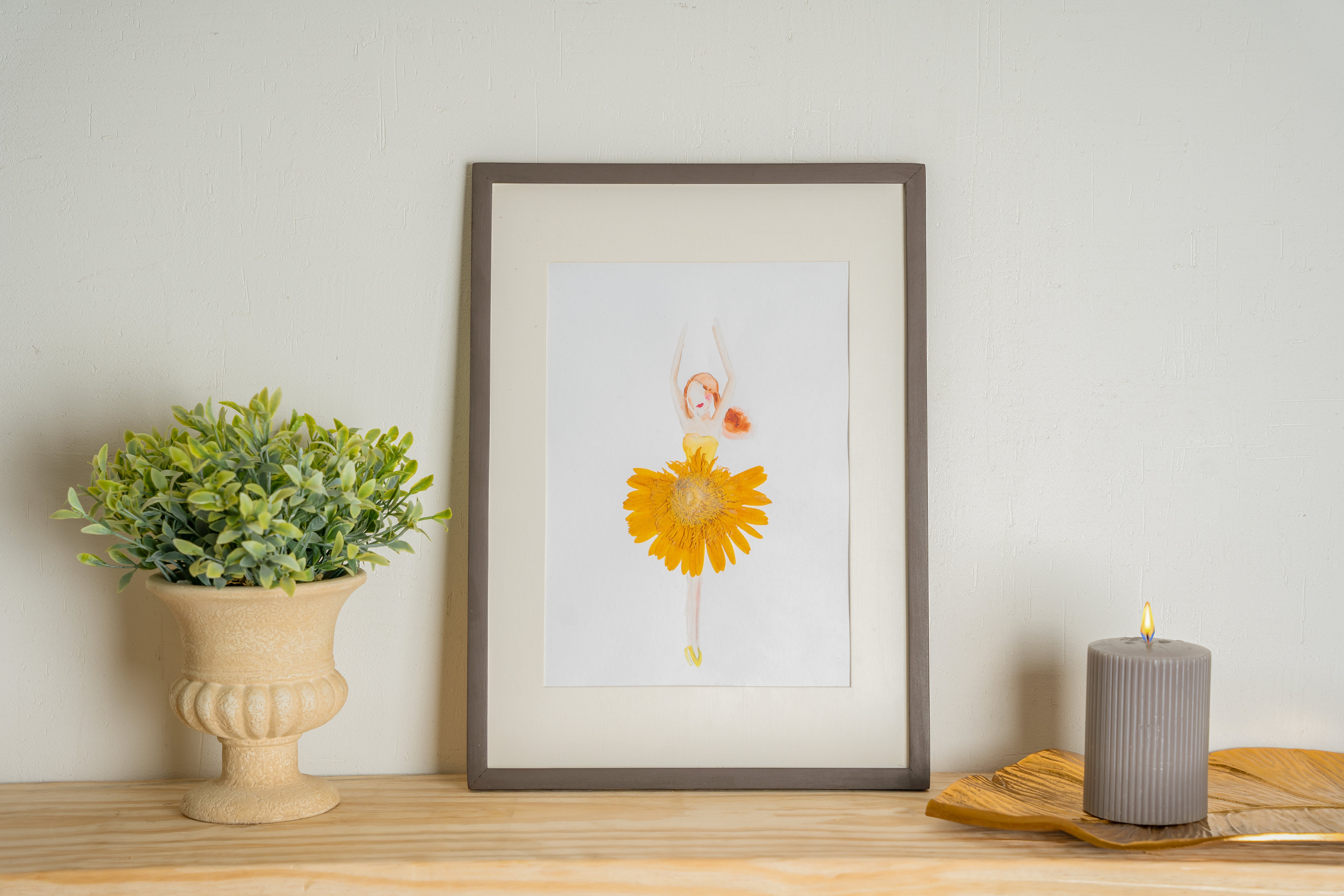 Dancing Girl Pressed Gerbera Frame – Handmade Botanical Wall Art & Unique Gift