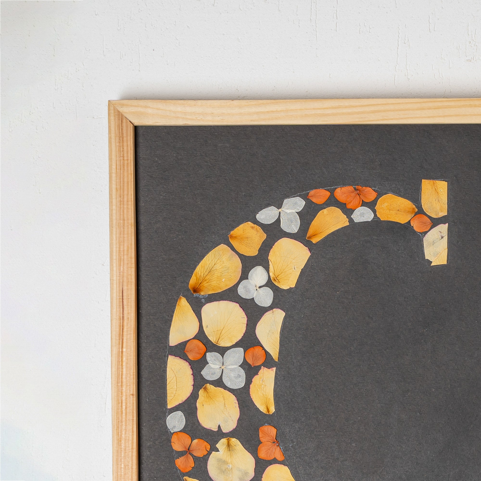 Couple Initials Pressed Flower Frame – Personalized Pinewood Keepsake for Birthdays, Anniversaries & Special Moments