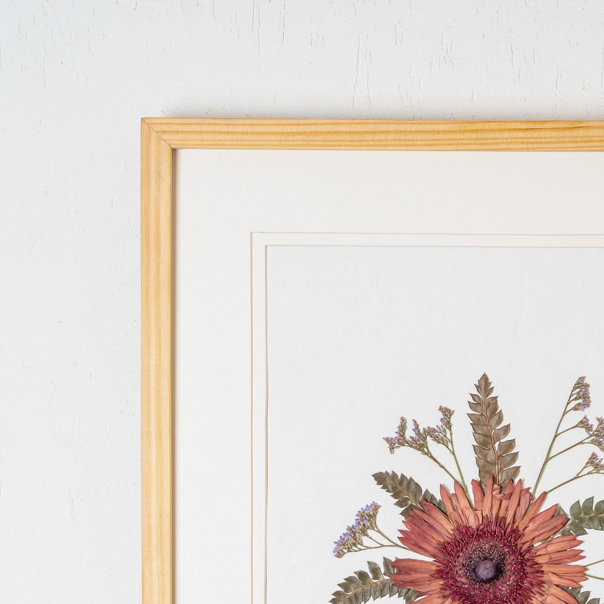 Gerbera Pressed Flower Frame – Handmade Floral Wall Art for Home & Special Gifts