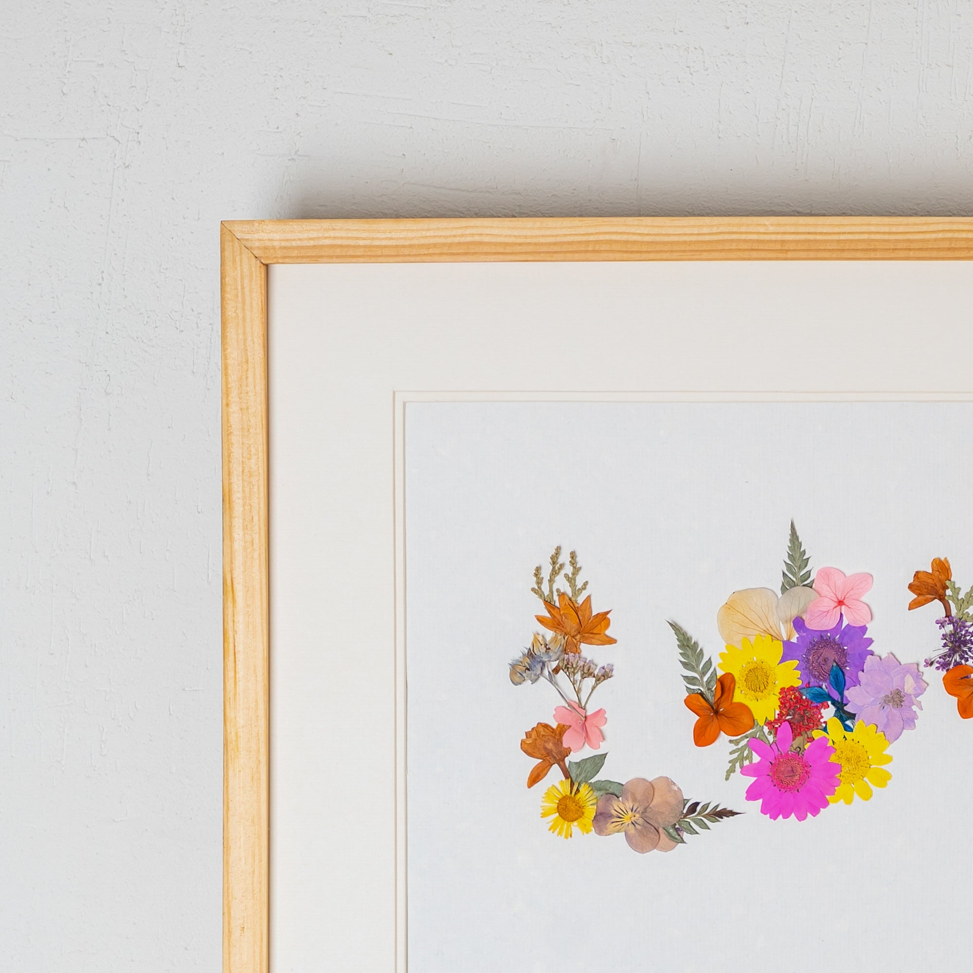 Couple Initials Floral Art Frame – Customised Pressed Flower Keepsake for Valentine’s