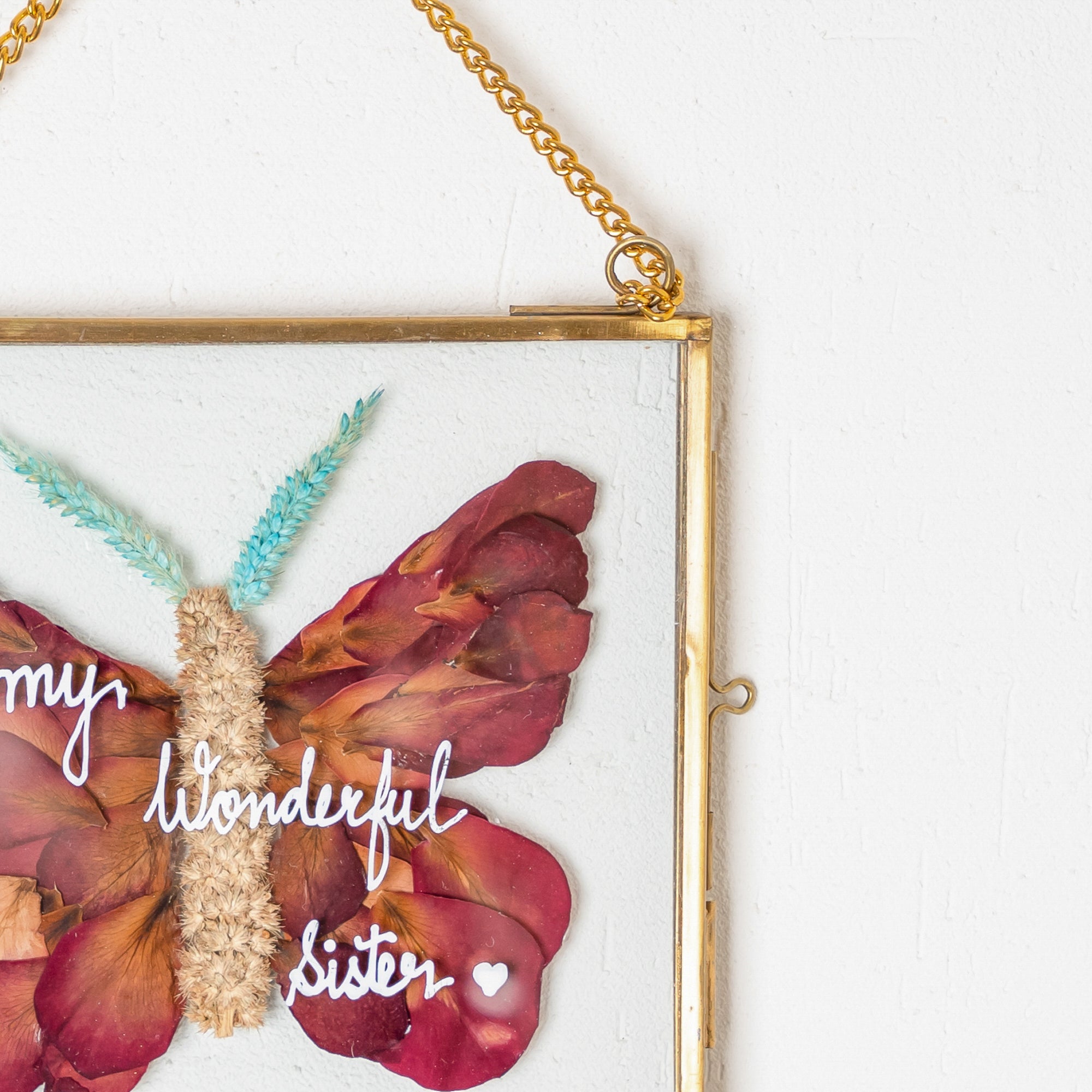 Vintage Butterfly Pressed Flower Frame – Handmade Botanical Wall Art for Home & Gifts