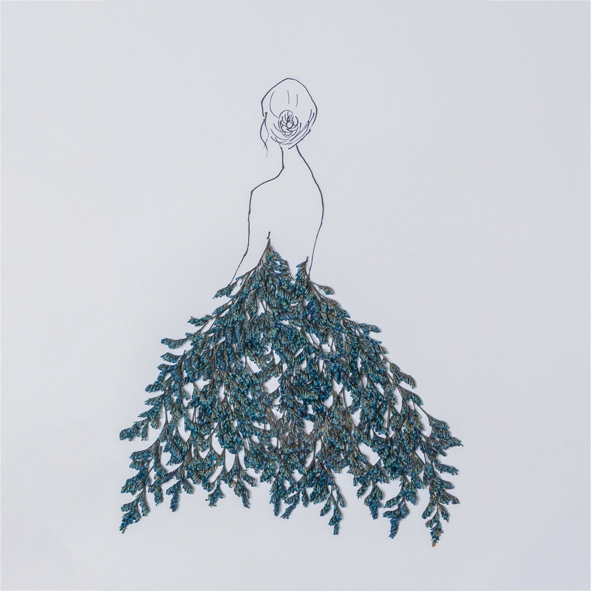 Girl in Dried Flower Pressed Art Frame – Unique Botanical Wall Décor