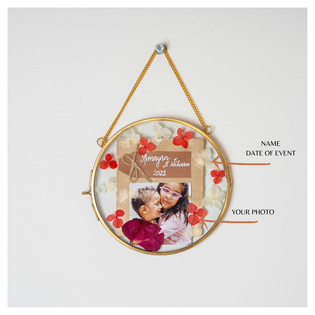 Mini Vintage Circle Hanging Frame – Custom Pressed Floral Keepsake with Photo