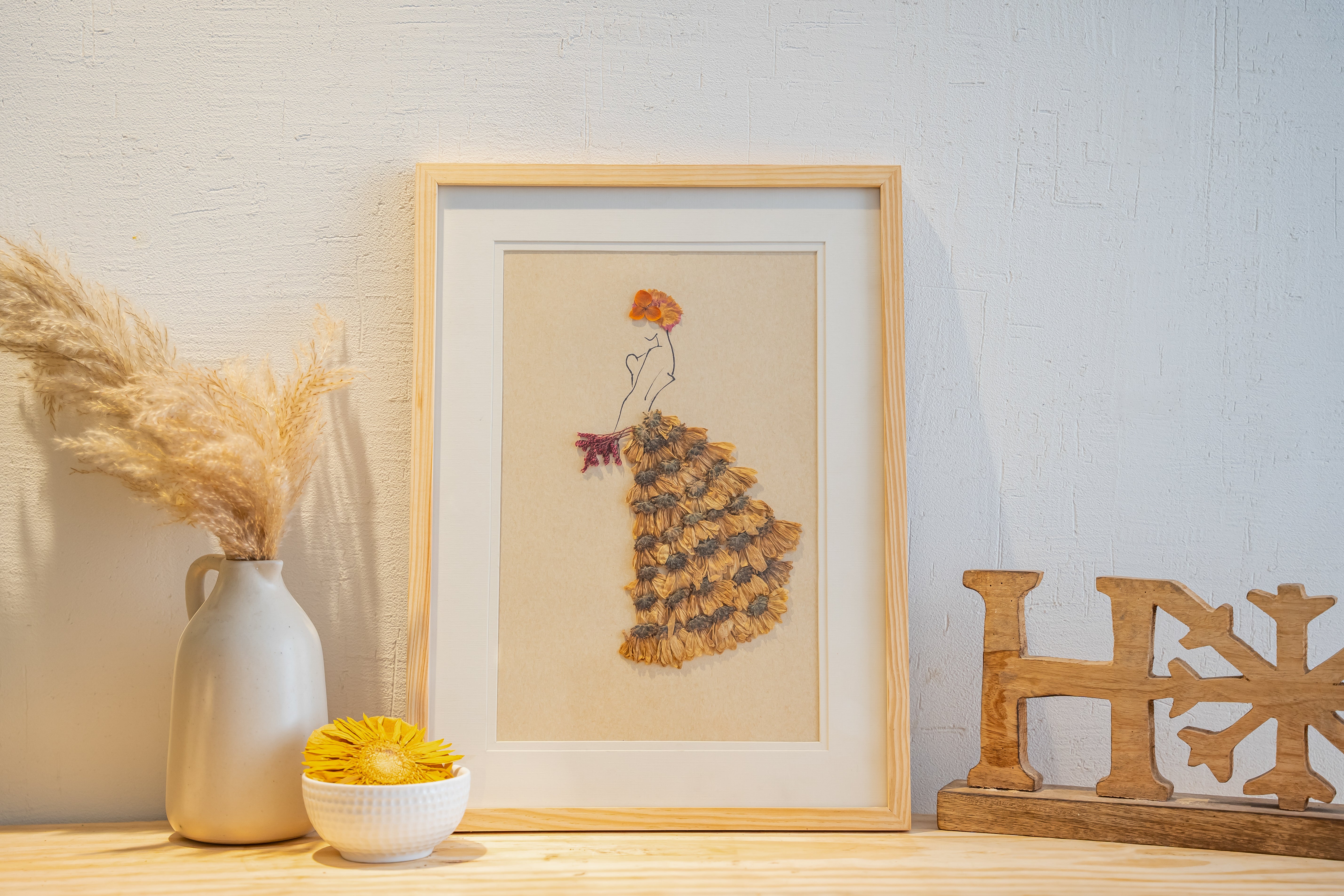 Chrysanthemum Girl Pressed Flower Frame – Handmade Botanical Art for Unique Gifting