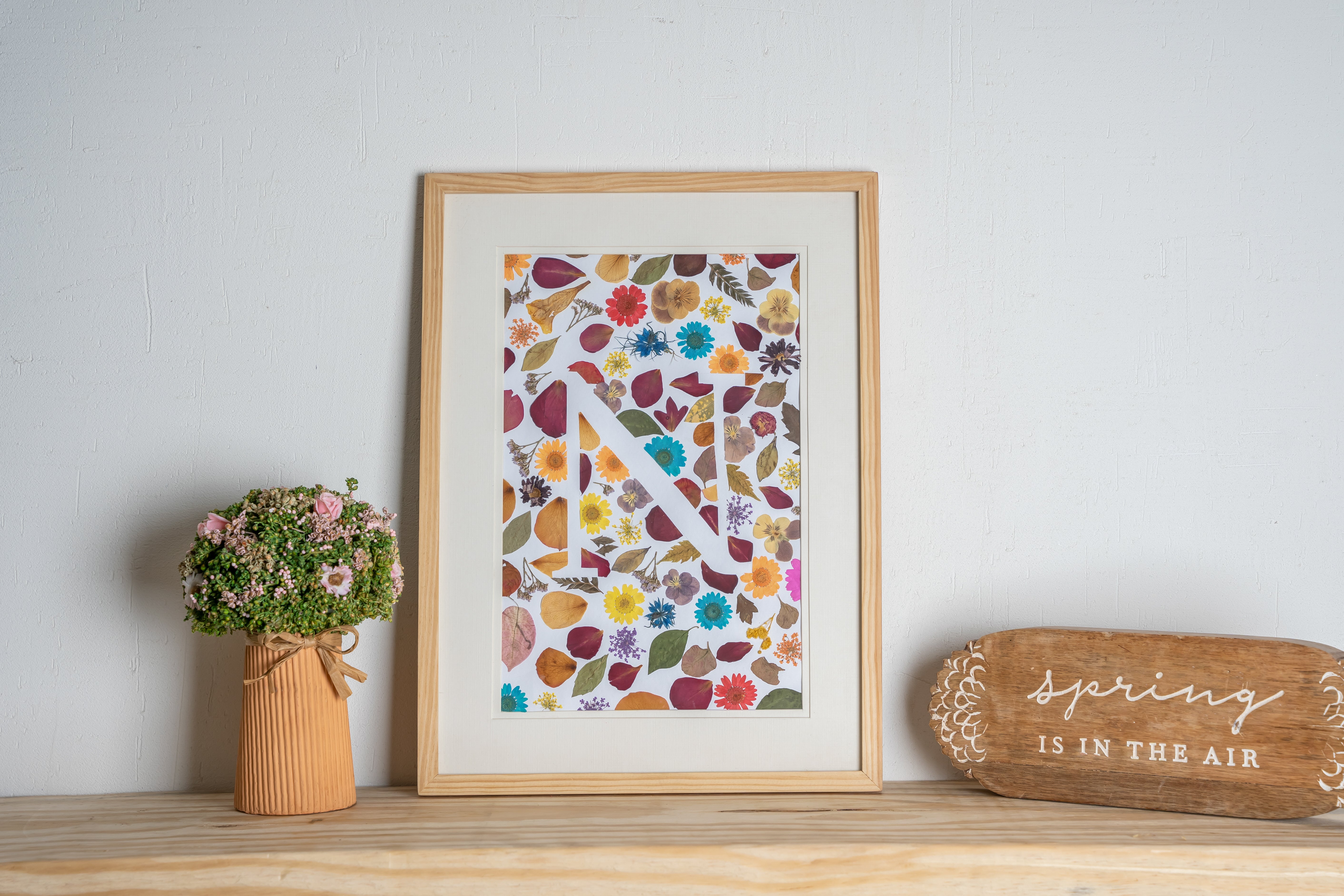 Personalised Initial Pressed Flower Frame – Custom Botanical Gift for Couples & Weddings