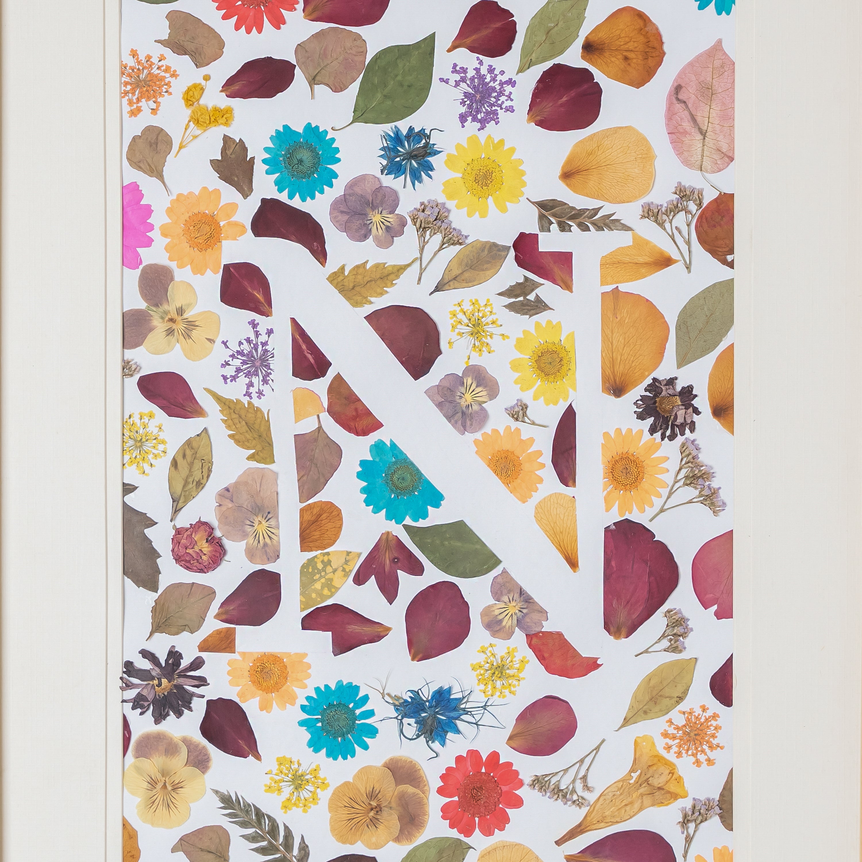 Personalised Initial Pressed Flower Frame – Custom Botanical Gift for Couples & Weddings