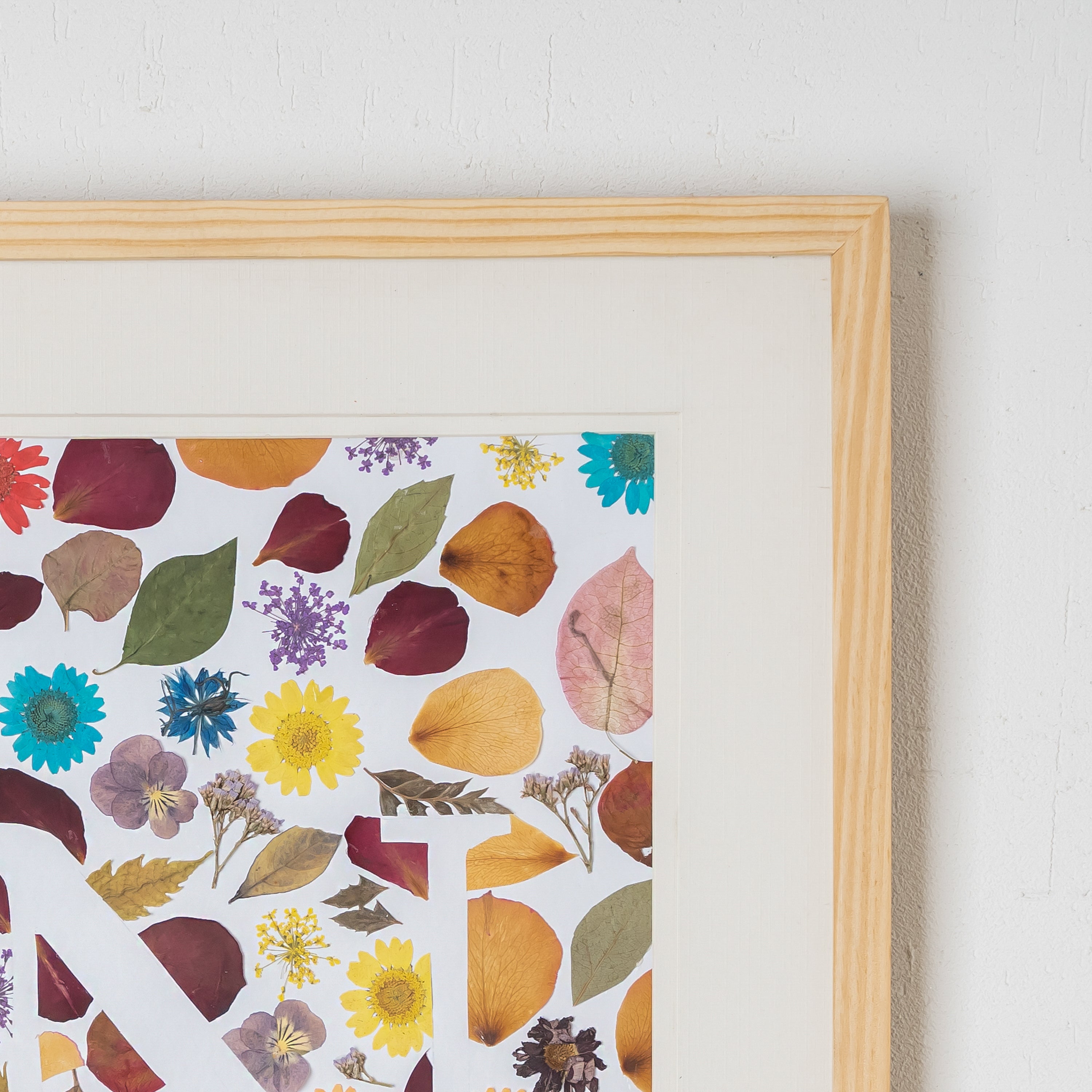 Personalised Initial Pressed Flower Frame – Custom Botanical Gift for Couples & Weddings