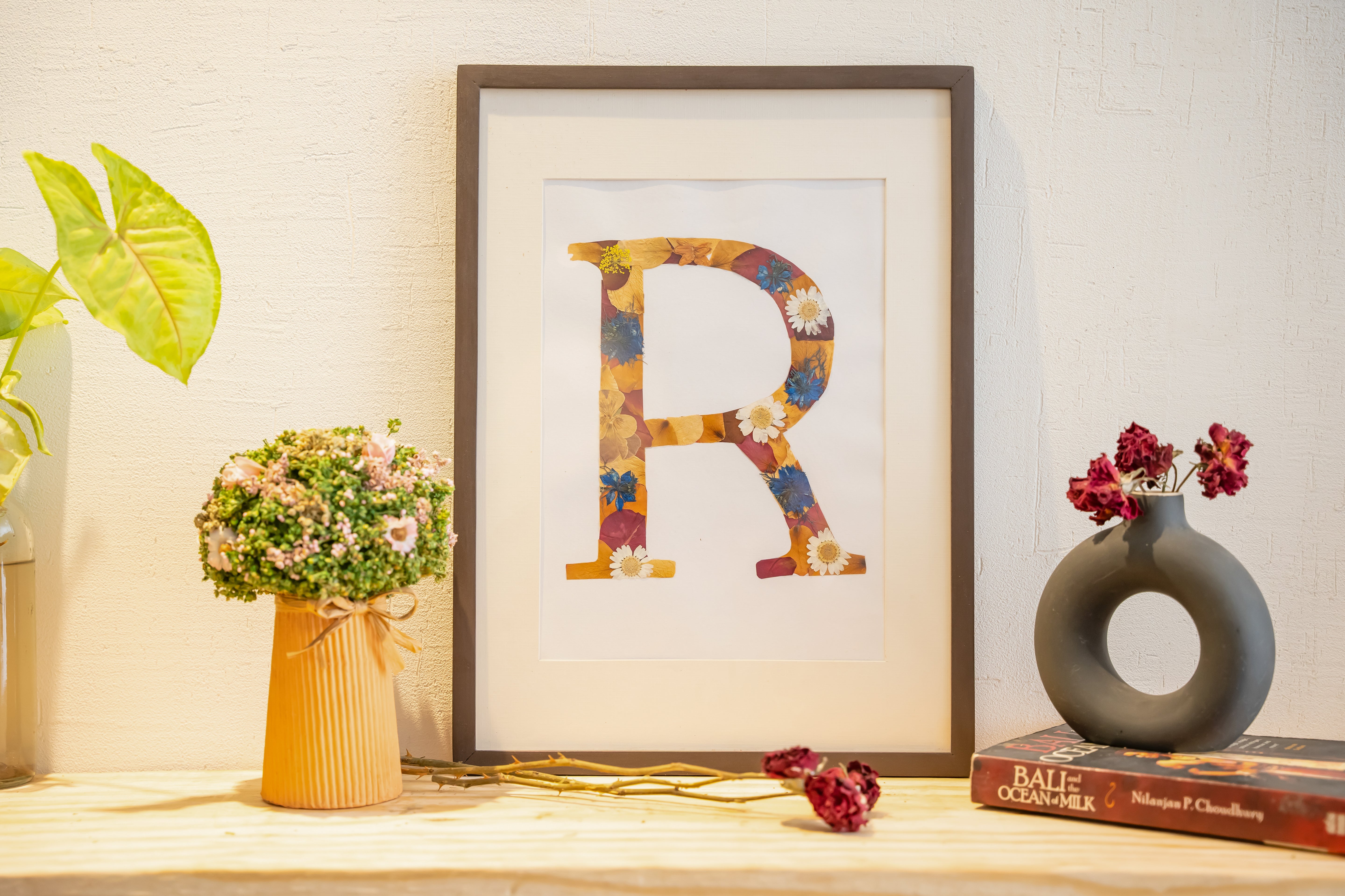 Couple Initials Pressed Flower Frame – Custom Wedding Keepsake for Bride & Groom