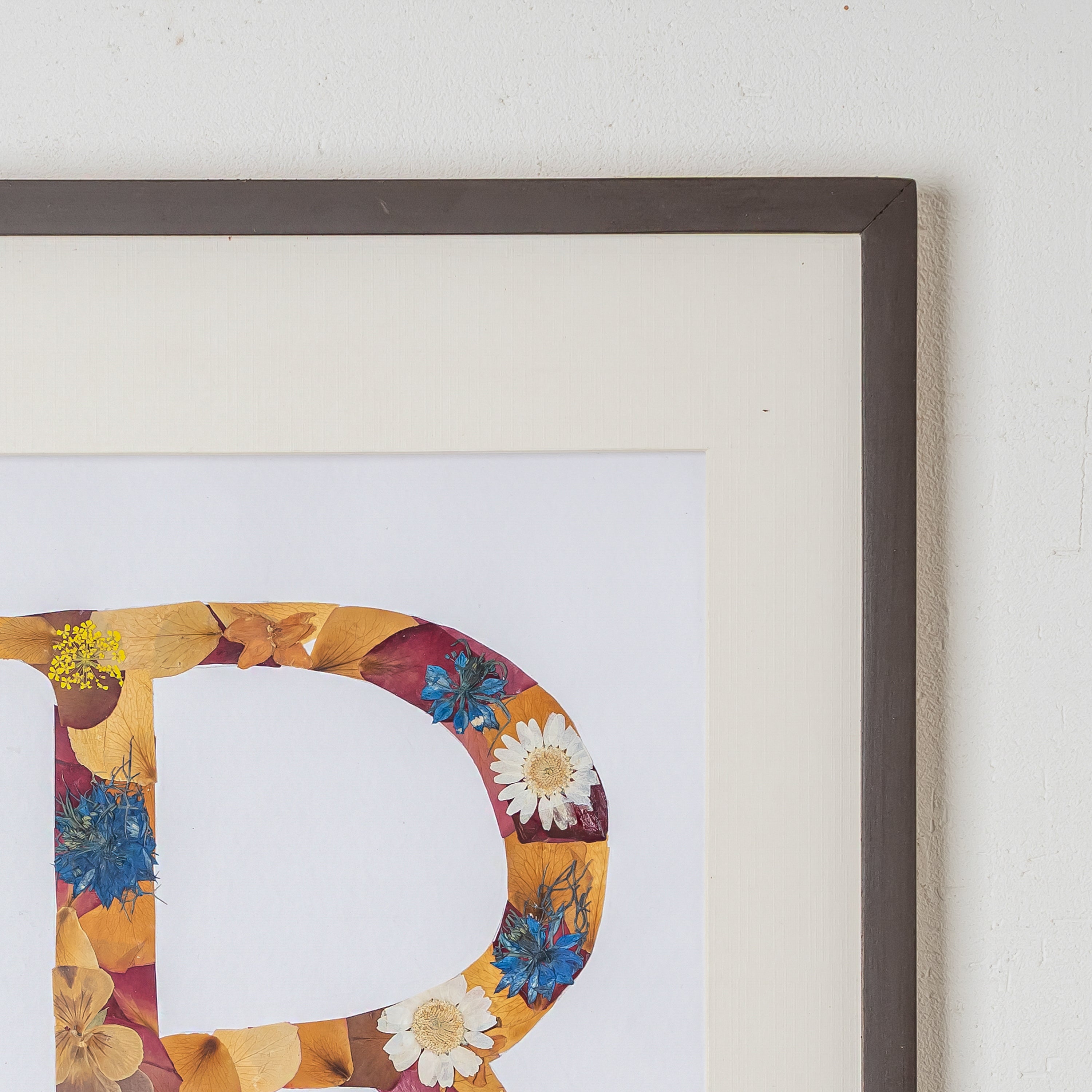 Couple Initials Pressed Flower Frame – Custom Wedding Keepsake for Bride & Groom