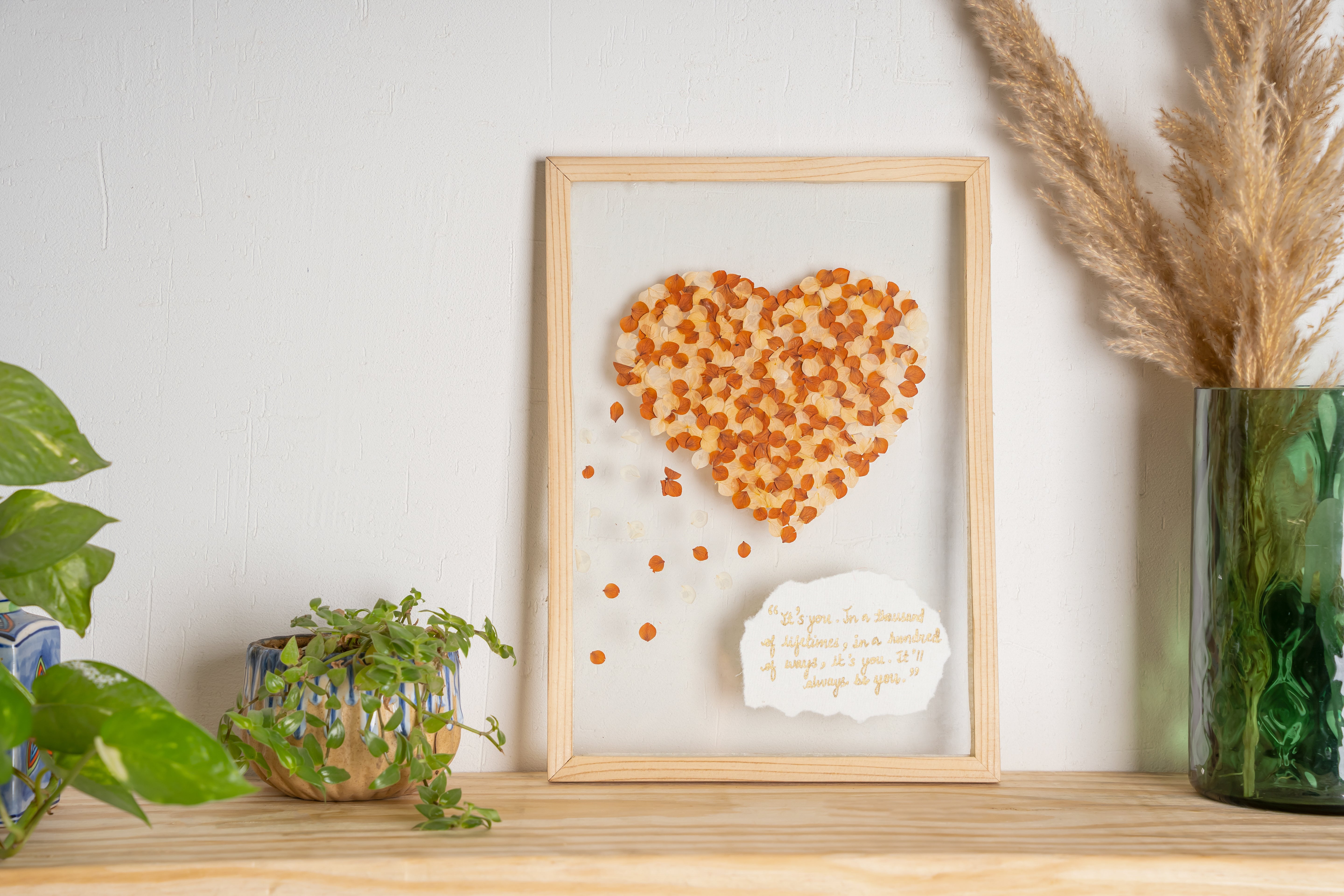Heart-Shaped Hydrangea Pressed Flower Frame – Romantic Botanical Wall Décor