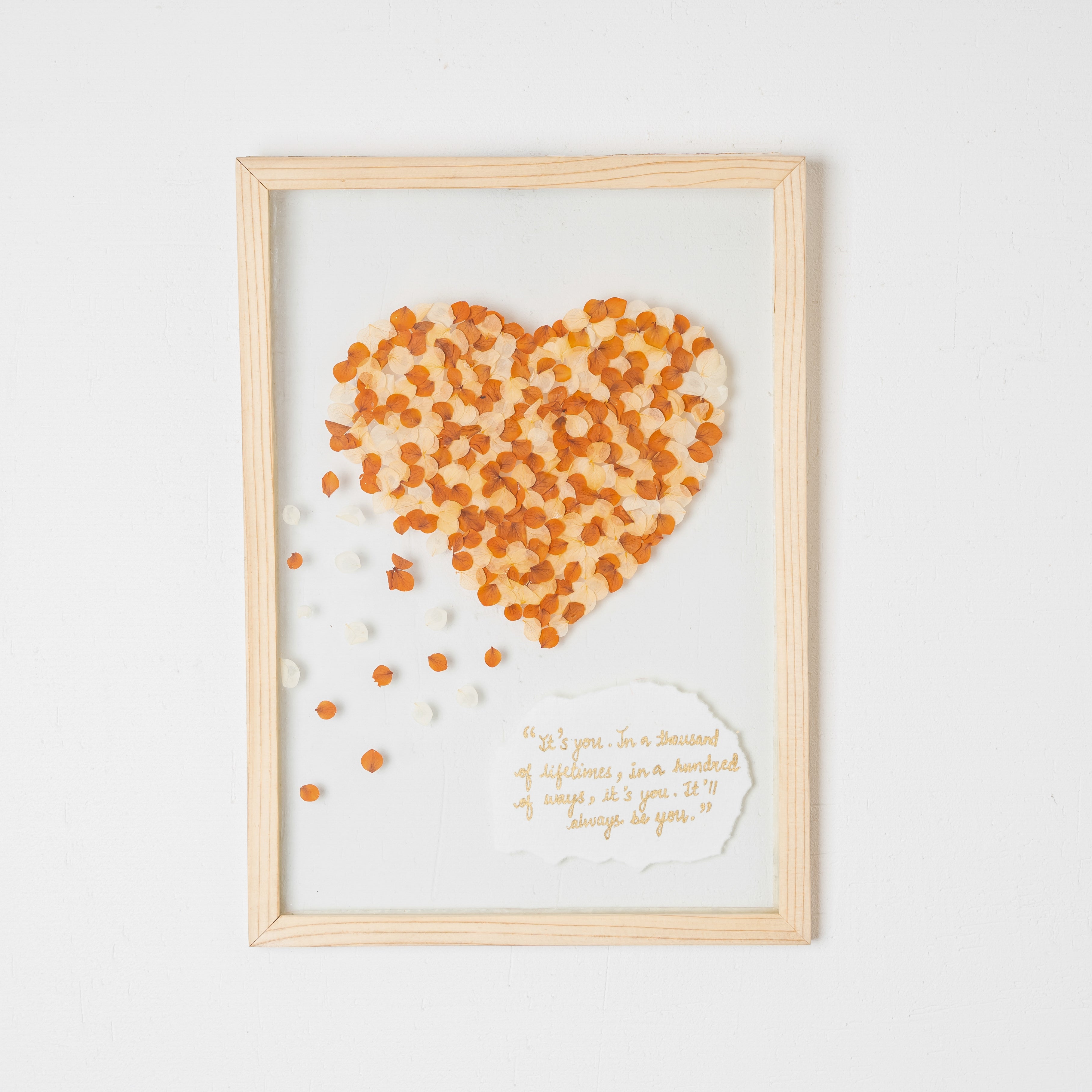 Heart-Shaped Hydrangea Pressed Flower Frame – Romantic Botanical Wall Décor