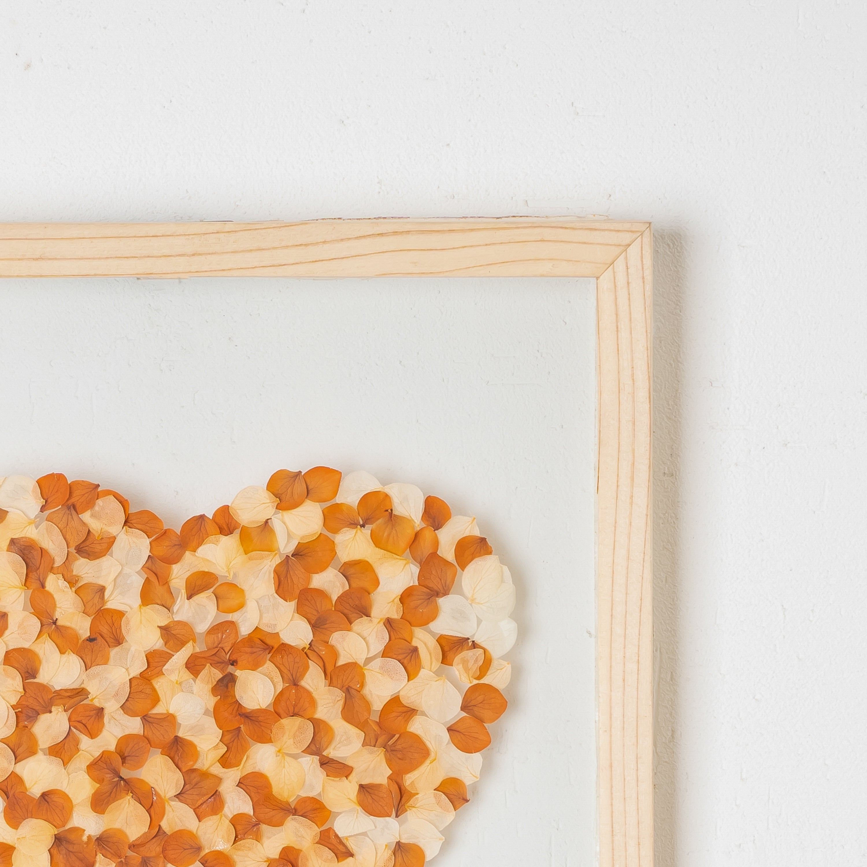 Heart-Shaped Hydrangea Pressed Flower Frame – Romantic Botanical Wall Décor