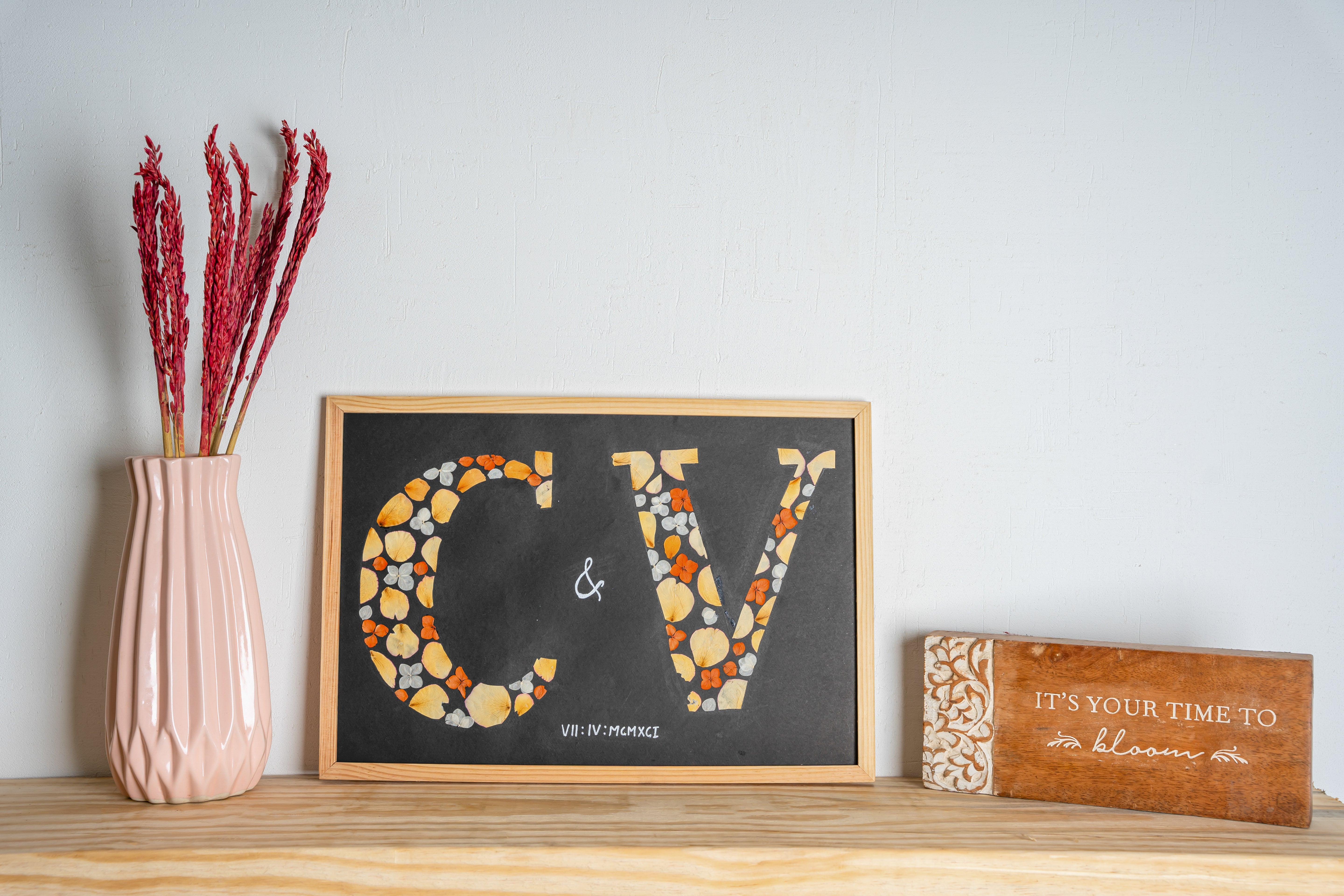 Couple Initials Pressed Flower Frame – Personalized Pinewood Keepsake for Birthdays, Anniversaries & Special Moments