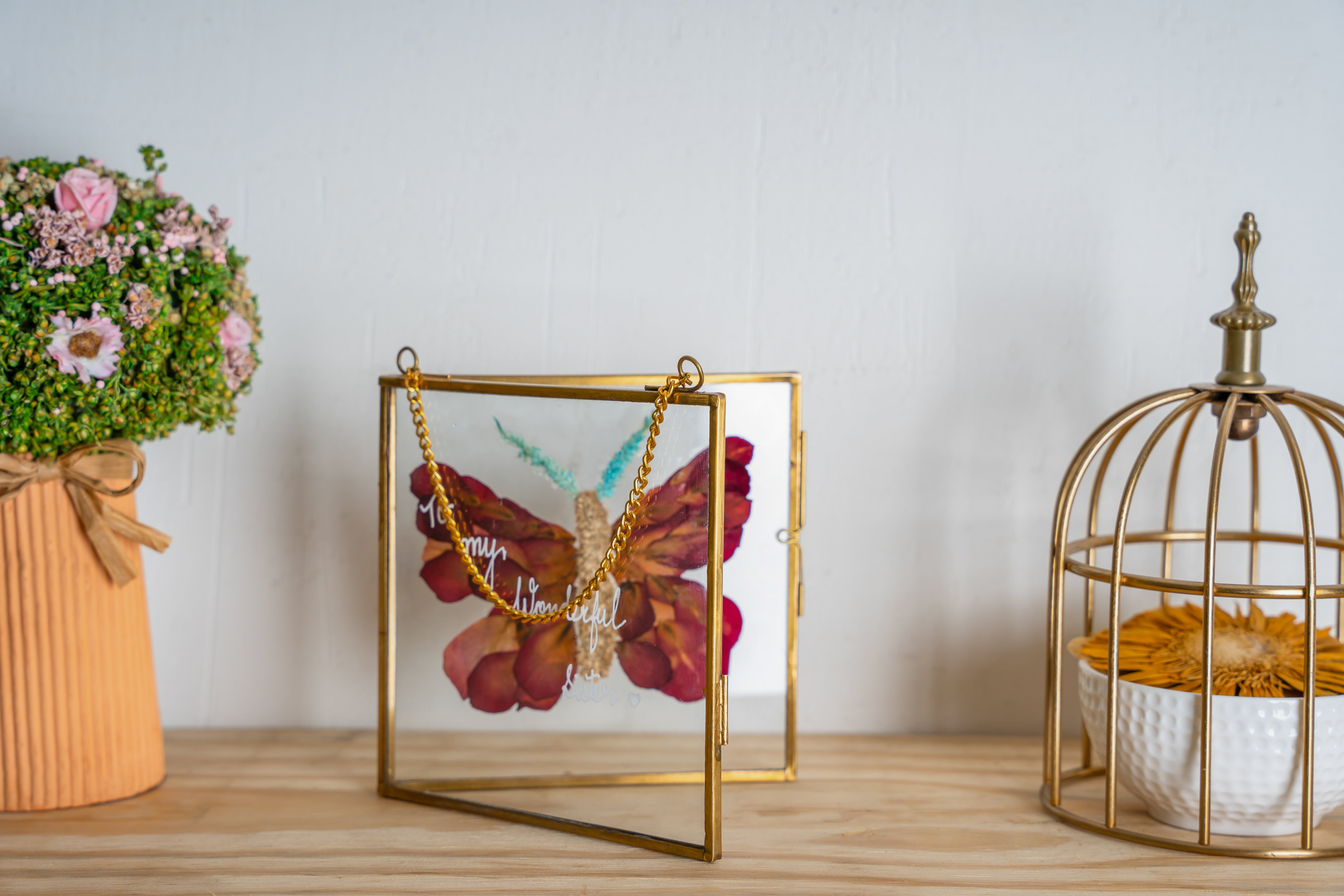 Vintage Butterfly Pressed Flower Frame – Handmade Botanical Wall Art for Home & Gifts