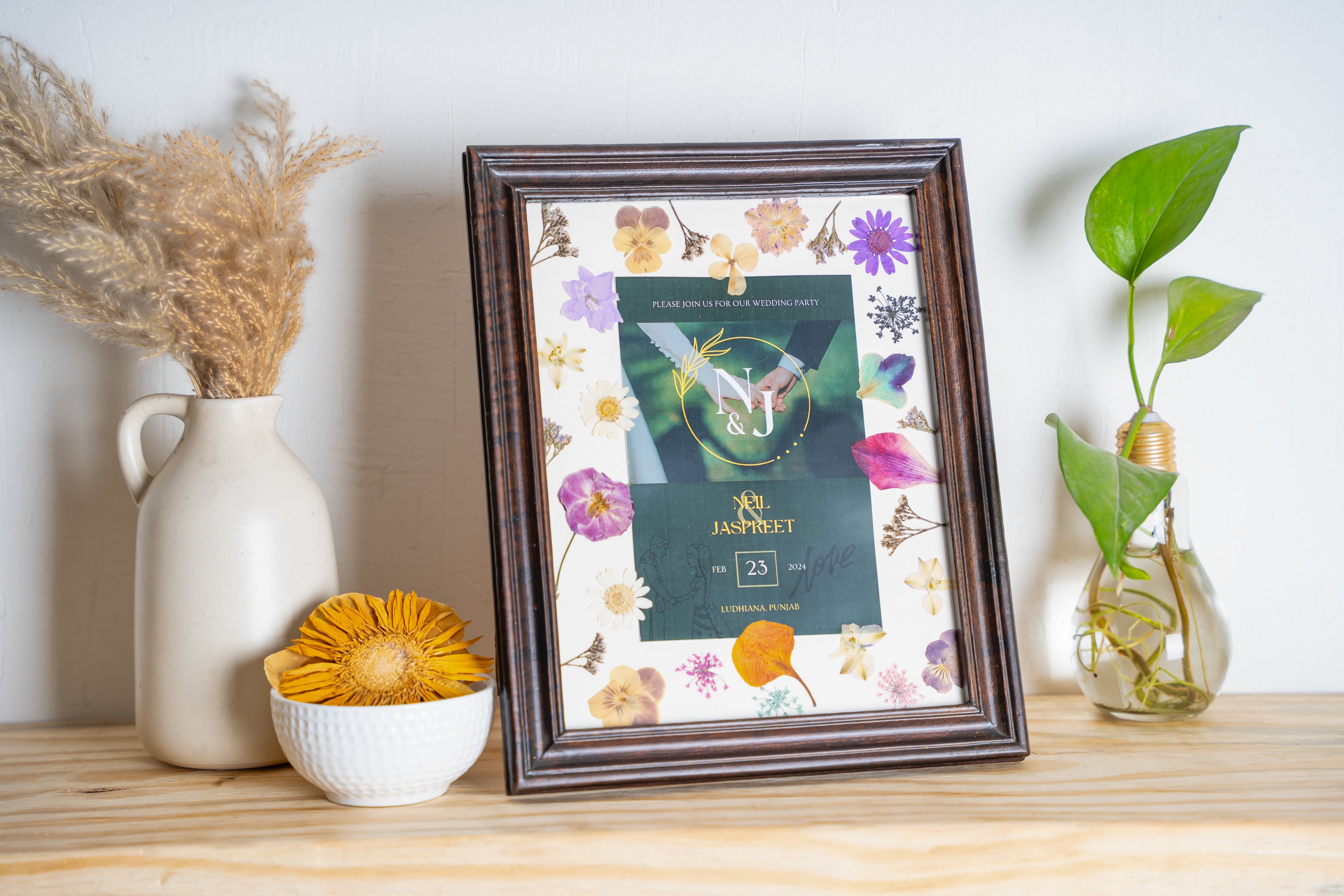 Vintage Hanging Pressed Floral Frame – Handmade Botanical Keepsake Gift