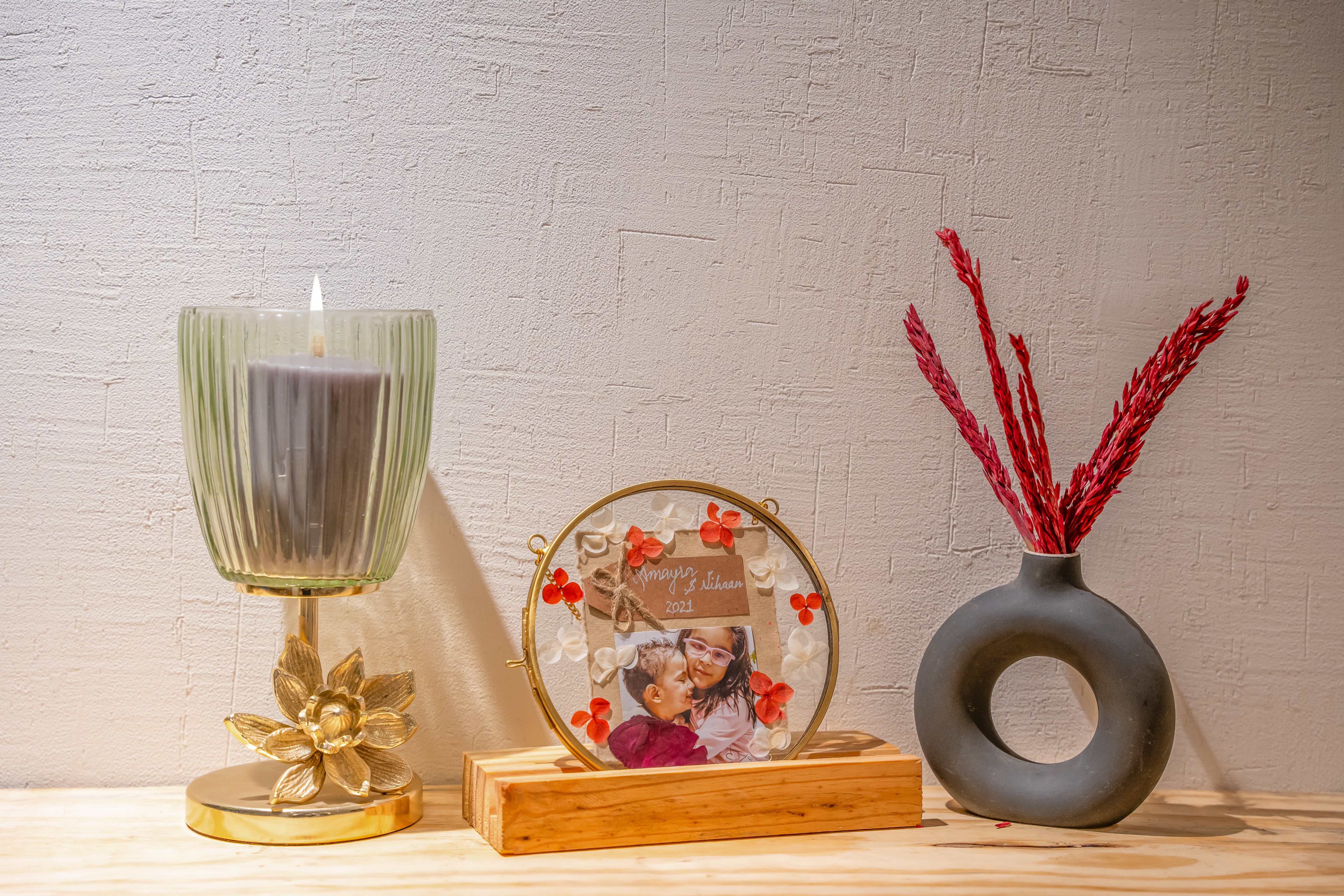Mini Vintage Circle Hanging Frame – Custom Pressed Floral Keepsake with Photo