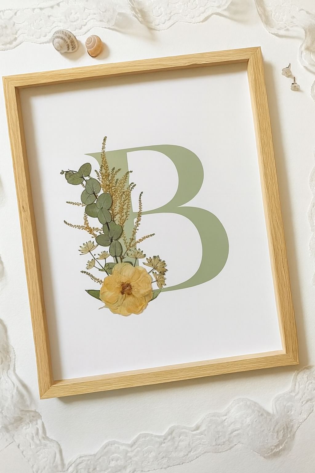 Personalised Pressed Flower Initial Frame – Pinewood frame Keepsake for Special Occasions