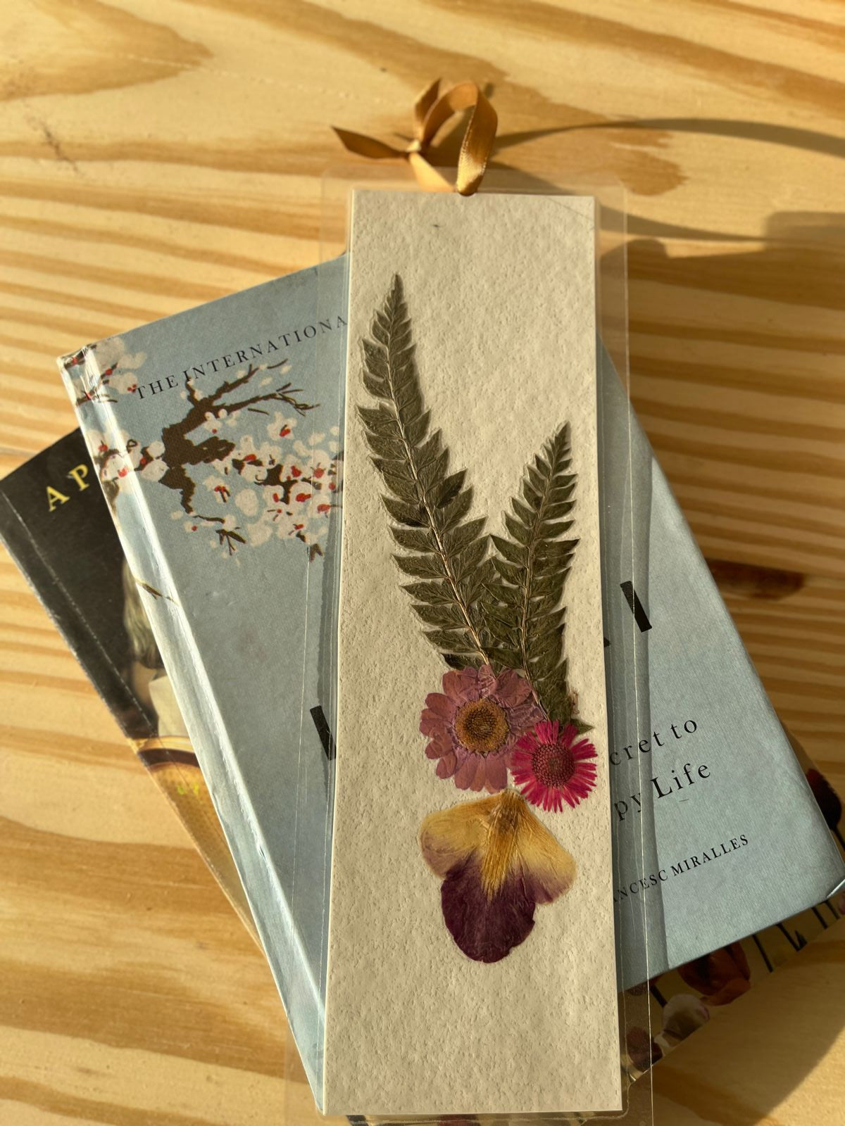 Pink Daisy& Fern Bookmark – Nature-Inspired Handmade Bookmark