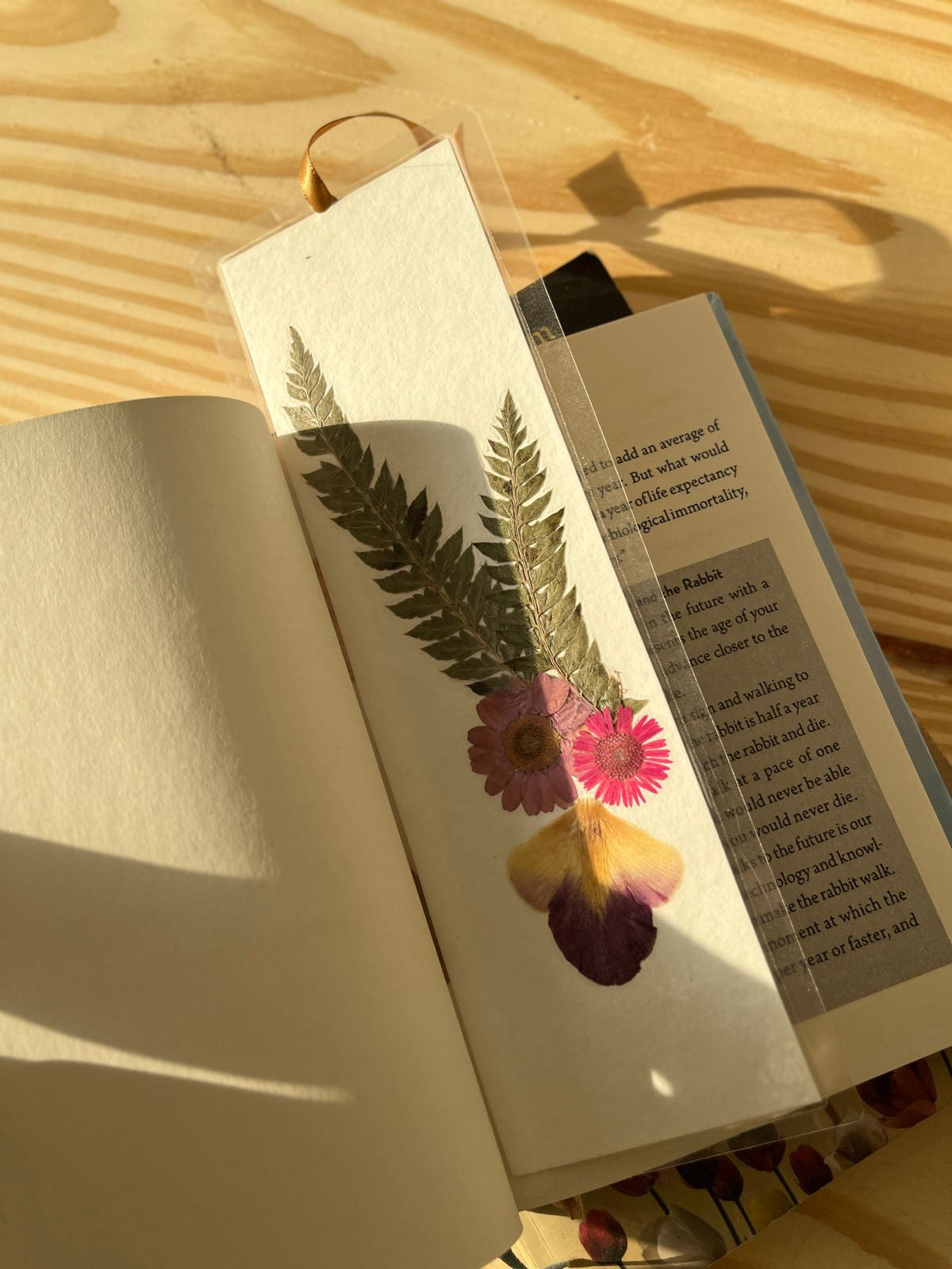 Pink Daisy& Fern Bookmark – Nature-Inspired Handmade Bookmark