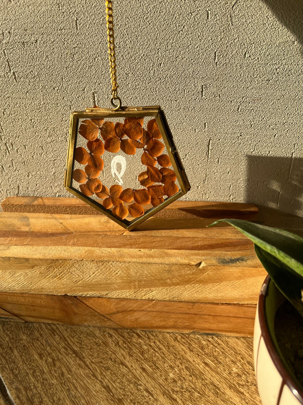 Pressed Flower Mini Keychain – Custom Name or Initial in Vintage Brass Frame