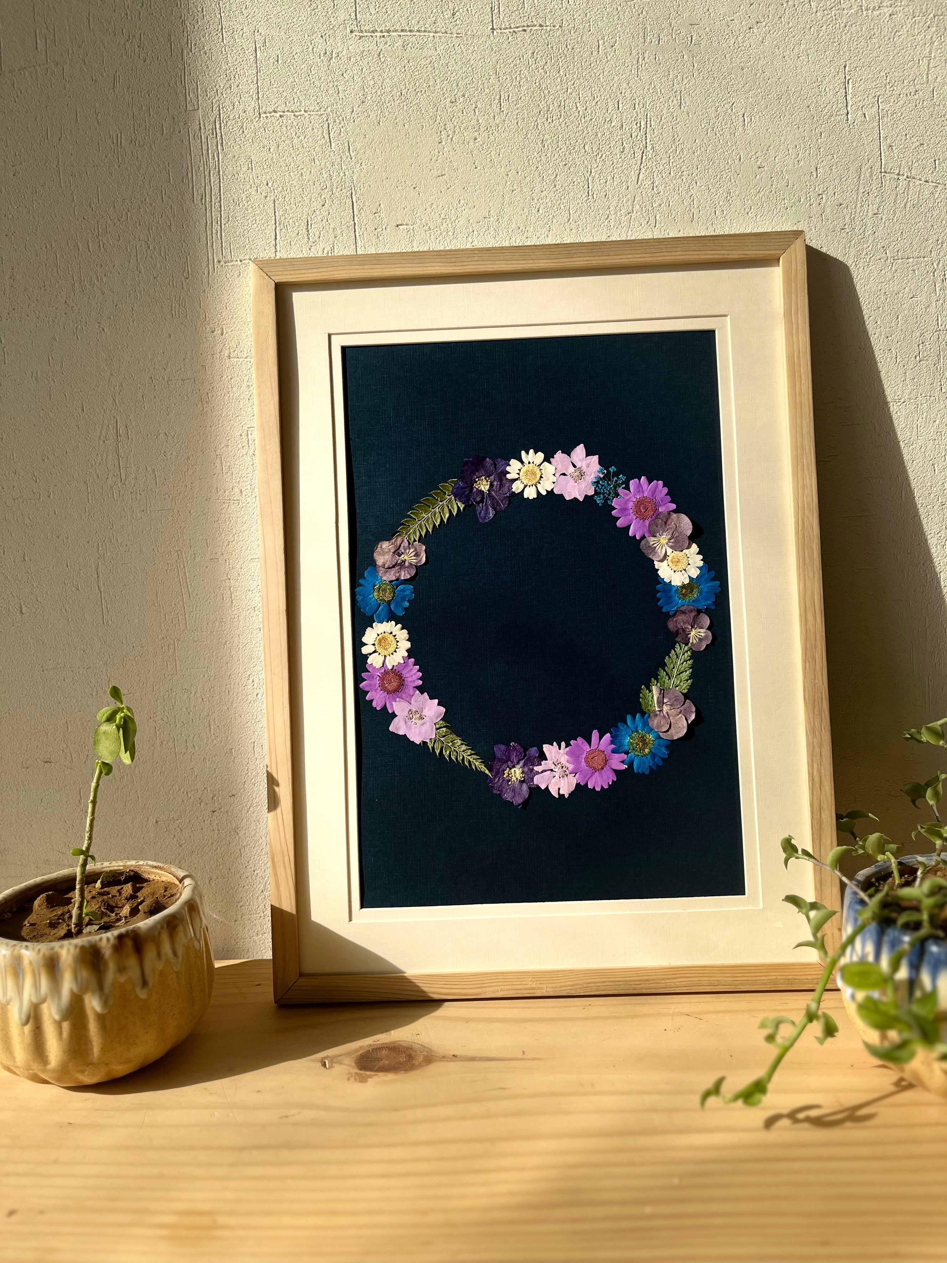 Circle Pressed Flower Frame – Handmade Botanical Wall Décor Gift