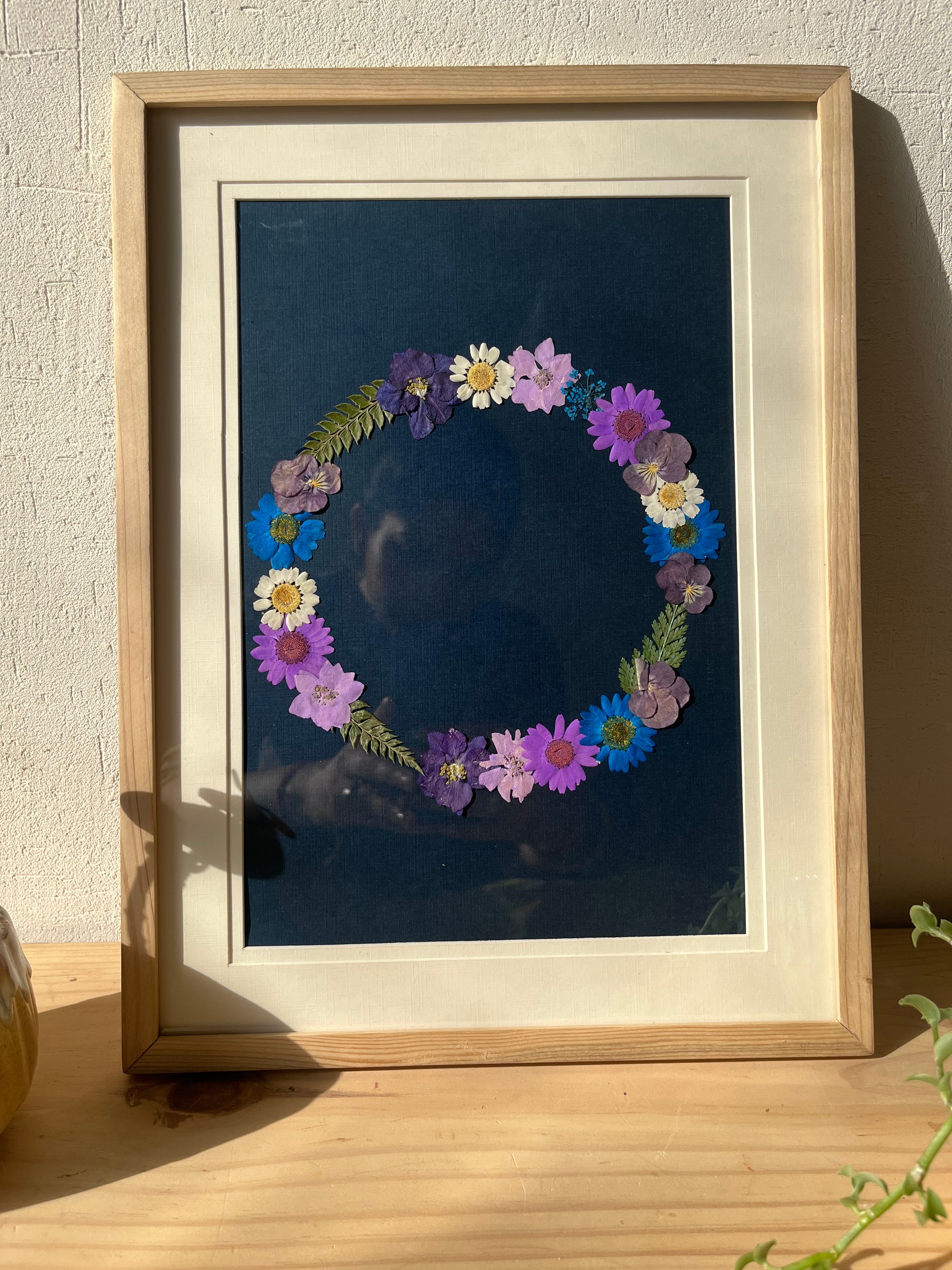 Circle Pressed Flower Frame – Handmade Botanical Wall Décor Gift